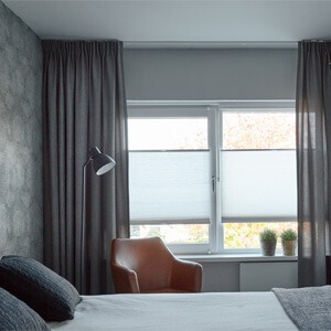 venster draai Ziekte 4 Raamdecoraties voor een donkere slaapkamer - InSlaap.nl